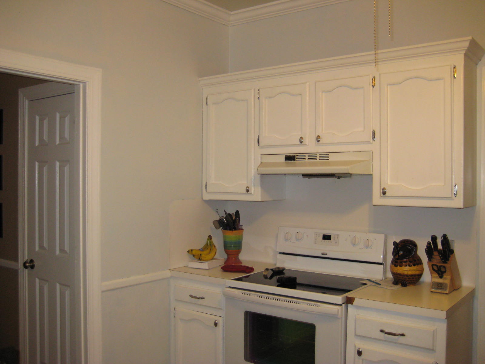 Primer for kitchen cabinets SherwinWilliams Oyster White