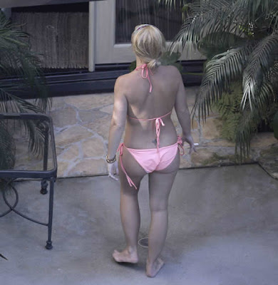 Britney Spears is topless