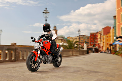 2011 Ducati Monster 796 Action