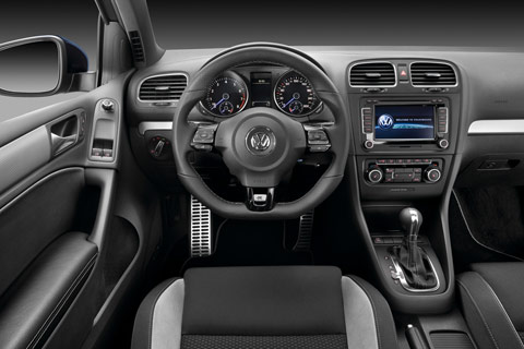 [2011-Volkswagen-Golf-R-Interior.jpg]