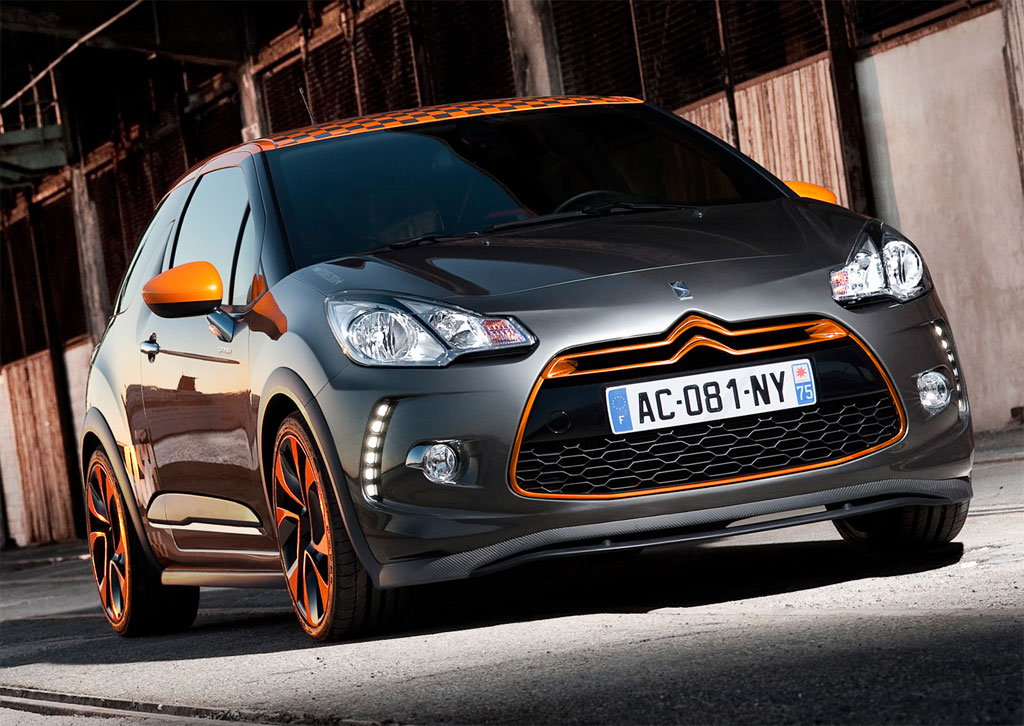 [2011-Citroen-DS3-R-Front-Angle-View.jpg]