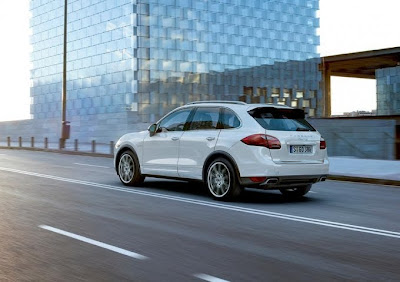 2011 Porsche Cayenne Side Angle View