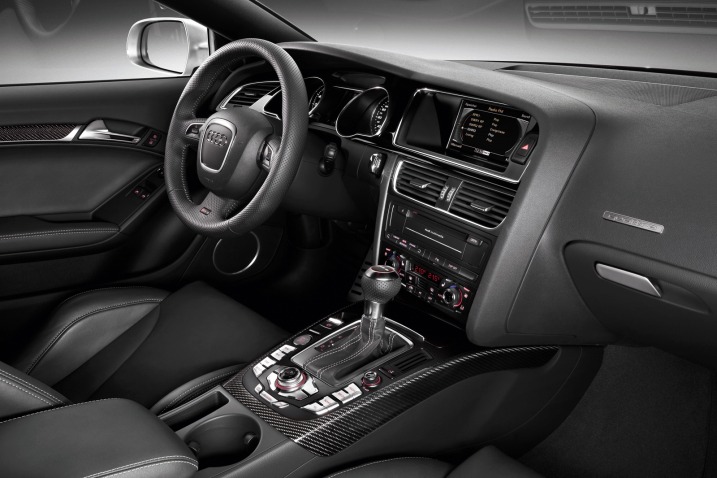 2011-Audi-RS5-Interior.jpg