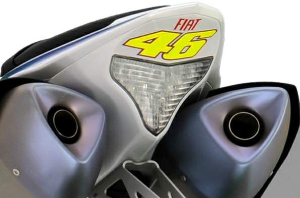[2010-Yamaha-YZF-R1-LE-Rear-View.jpg]