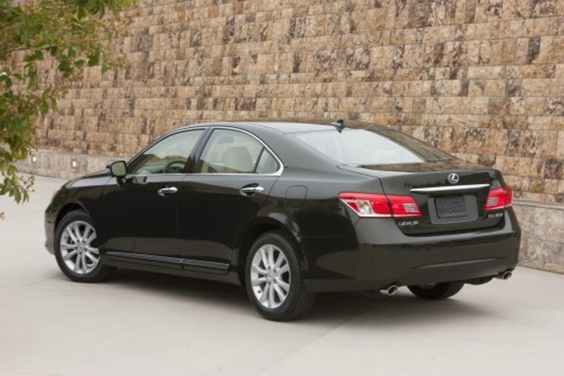 [2010-Lexus-ES-350-Rear-Side-View.jpg]