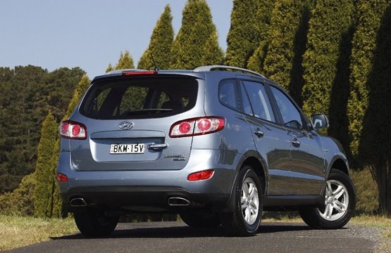 [2010-Hyundai-Santa-Fe-Rear-View.jpg]