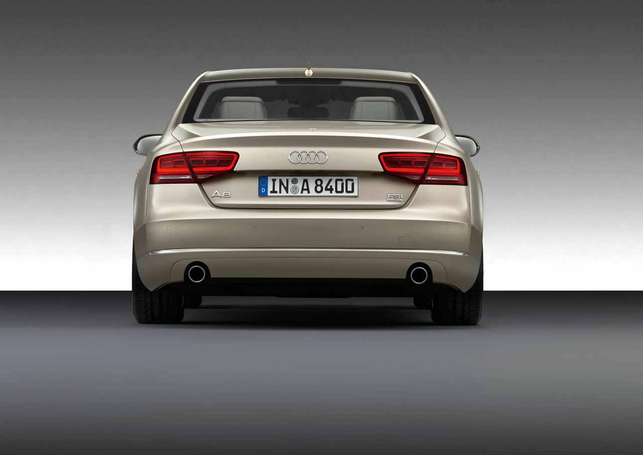 [2011-Audi-A8-Rear-View.jpg]