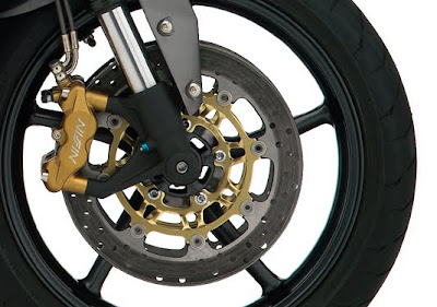 http://2.bp.blogspot.com/_J3_liDBfbvs/Sy67ogaTE4I/AAAAAAAATls/XGLjjO4KY5I/s400/2010-Triumph-Street-Triple-R-Brakes-View.jpg