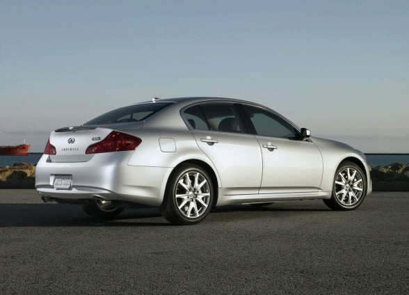 [2010-Infiniti-G37-Rear-Side-View.jpg]