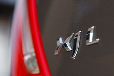 2011 Jaguar XJL Emblem View