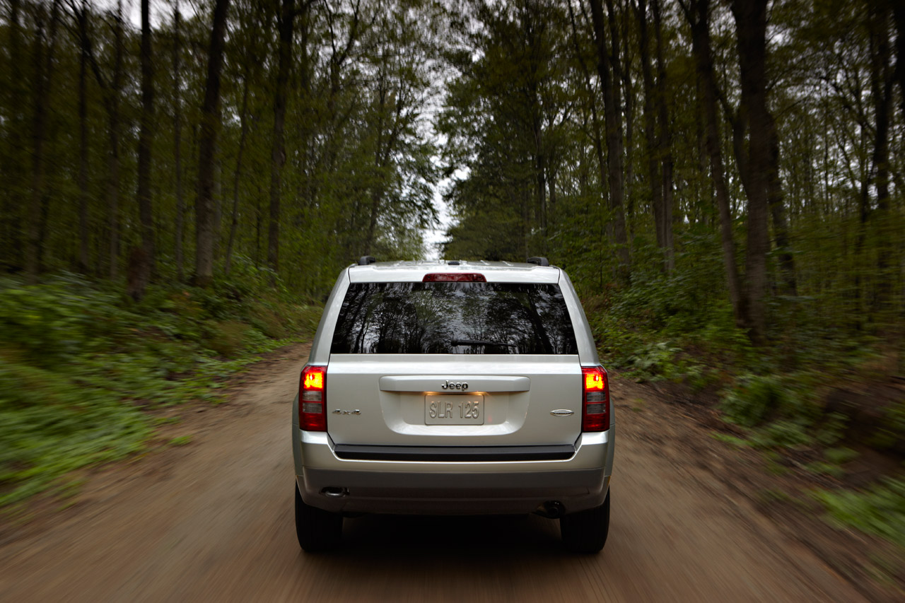 http://2.bp.blogspot.com/_J3_liDBfbvs/TJCo0--ACcI/AAAAAAAAyiM/d8DEpnuYr50/s1600/2011+Jeep+Patriot+Rear+View.jpg