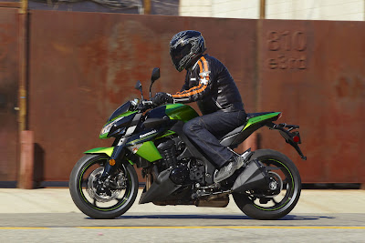 2011 Kawasaki Z1000 Pictures