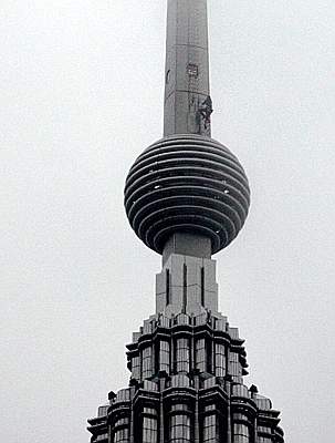 [Alain+Robert+Petronas1.JPG]