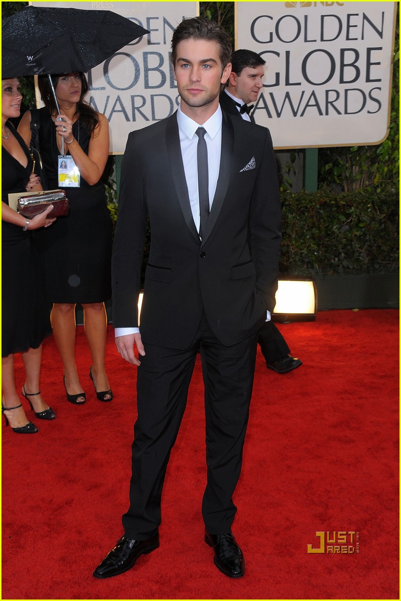 [chace-crawford-2010-golden-globes-red-carpet-01.jpg]