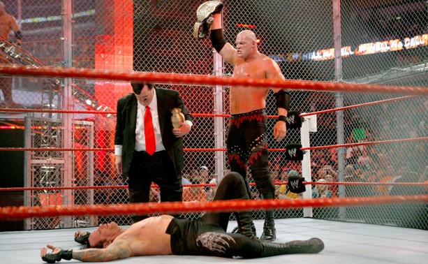 Undertaker+vs.+Kane+Hell+in+a+Cell13.jpg.