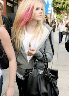 Avril Lavigne Long Blonde Wavy Hairstyles