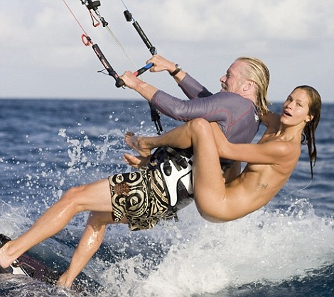 [article-1171739-04888F37000005DC-717_470x419.jpg]