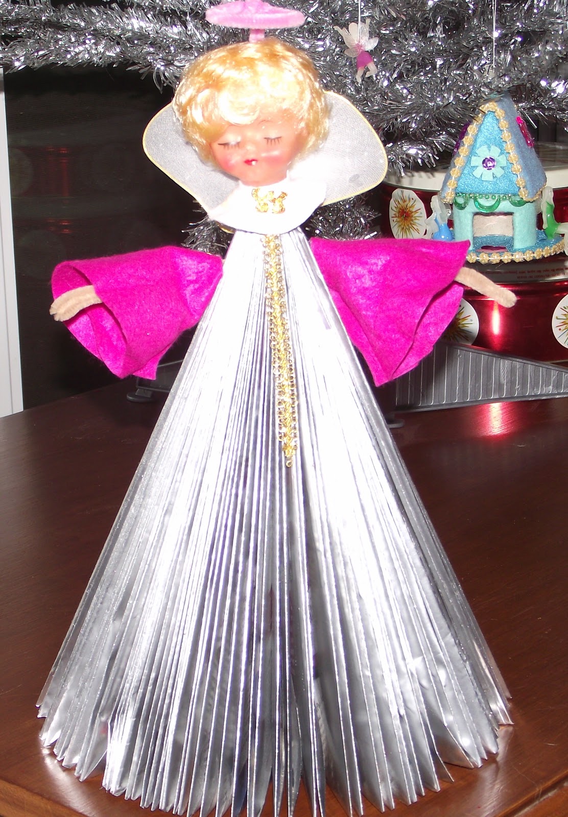 Sara vs. Sarah VAC Day 10 Folded Magazine Angel