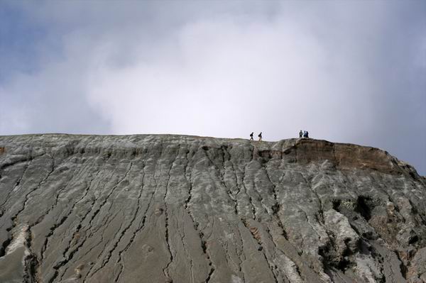http://2.bp.blogspot.com/_JKAbXU5GSH0/TA94-jF-_qI/AAAAAAAAAK4/pAf3rslKD-M/s1600/bromo_kawah.jpg