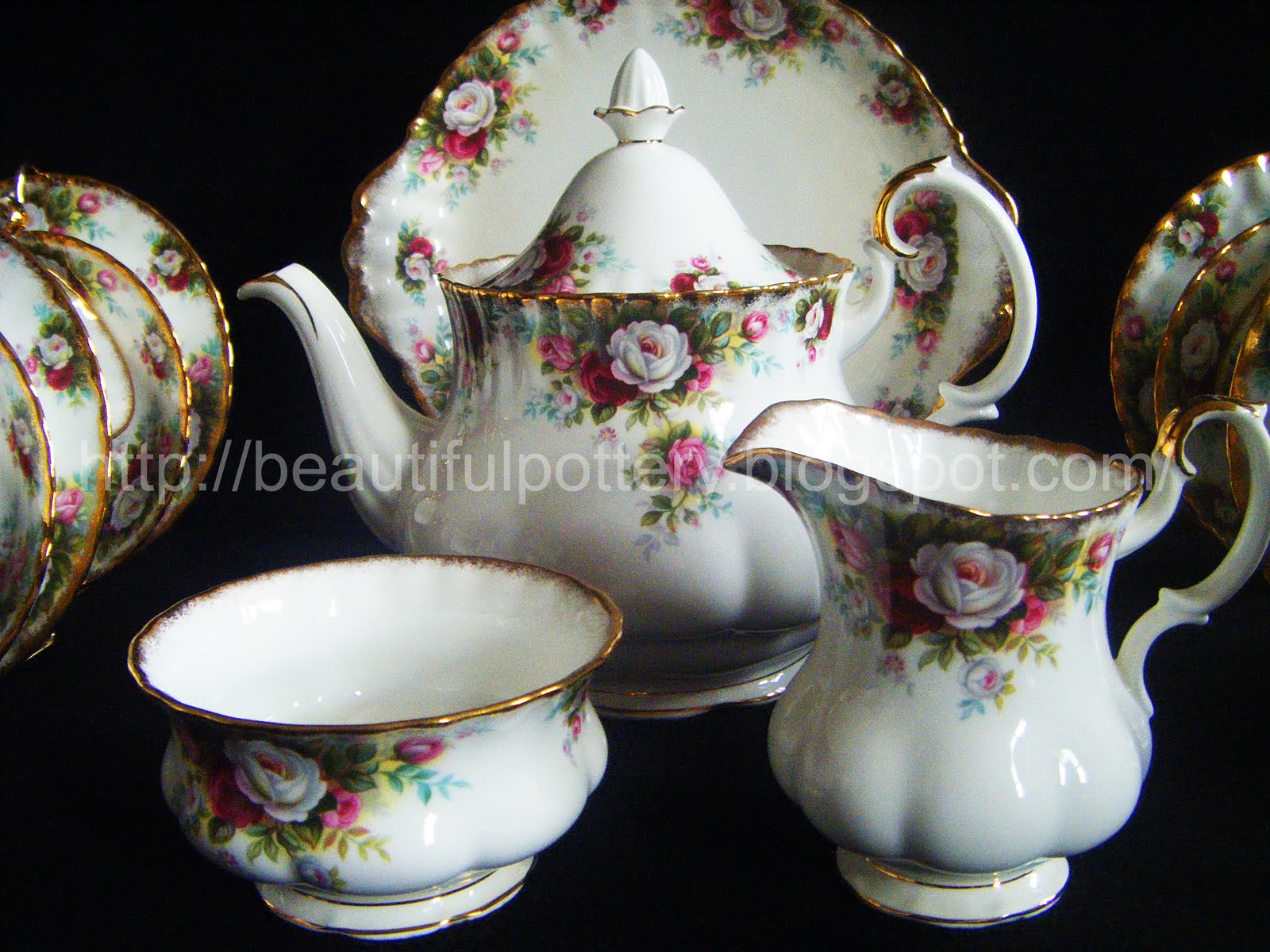 BEAUTIFUL POTTERY Royal Albert Discontinued Pattern