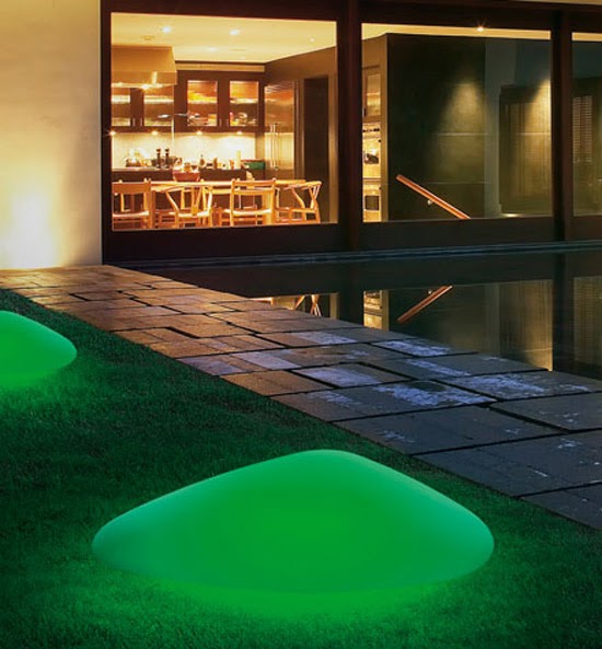 Montled: Luminaria Led para jardín con forma de piedra