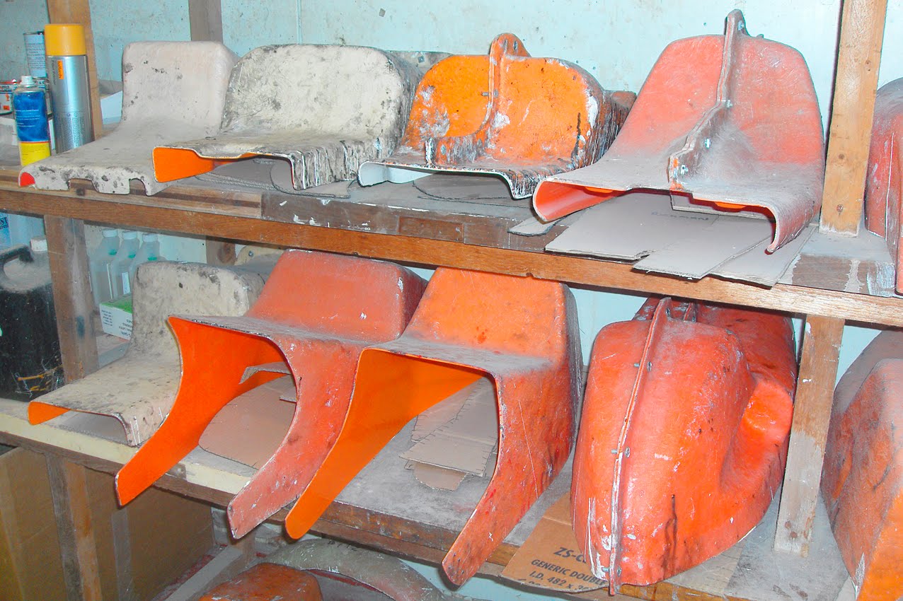 mono seat with y panels