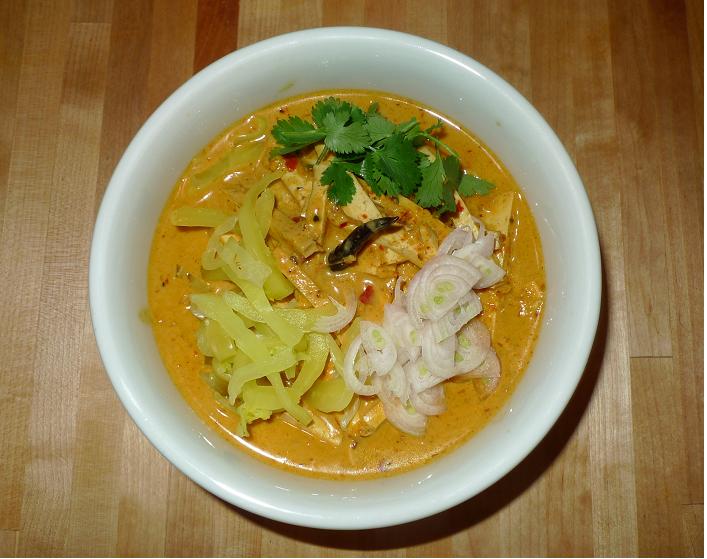 Amporn's Thai Kitchen Vegetarian Egg Noodle with Tofu Curry Sauce