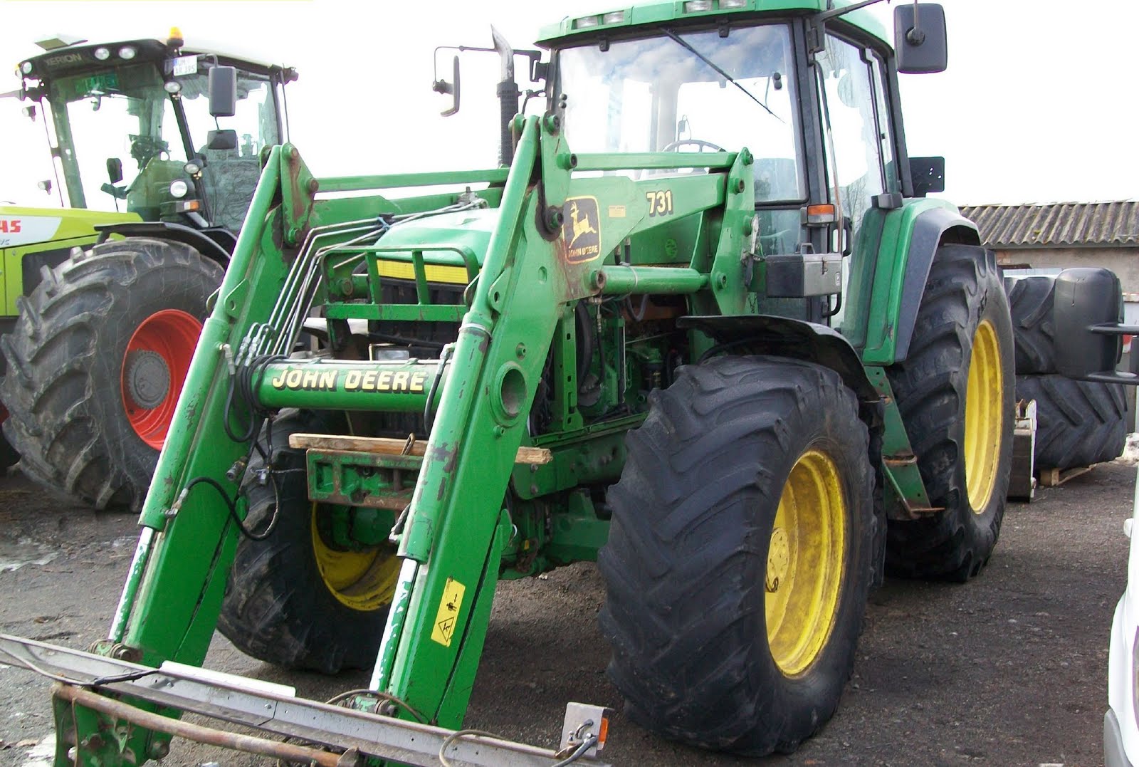 Tractoare John Deere cu incarcator frontal tractor JD 6810 second hand de vanzare din 1999 26.