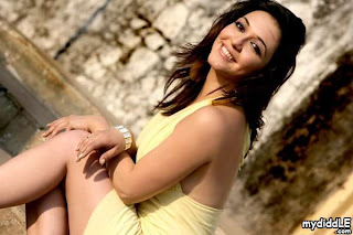 Nauheed Cyrusi photo