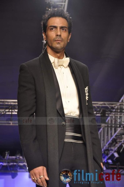ARJUN Rampal and Abhay Deol walking on the ramp