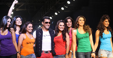who is looking sexiest between this actresses?