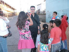 Niños y niñas entrevistando