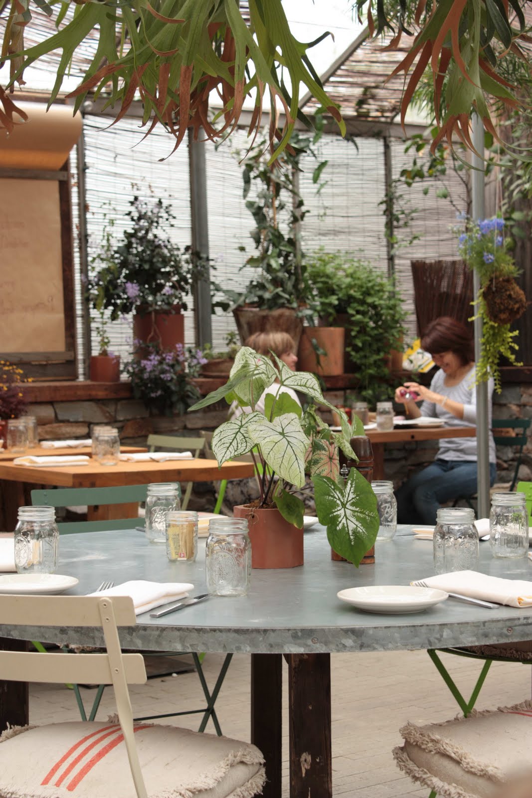 Le Hamburger Et Le Croissant Styer S Garden Cafe