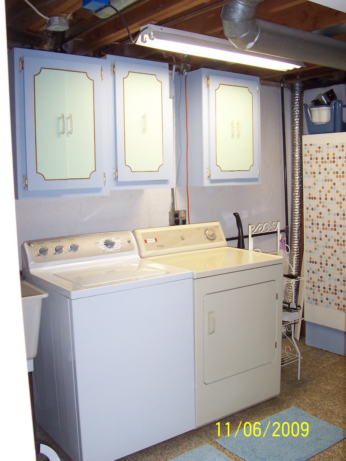 [laundry+room+finished+pic+larger.jpg]
