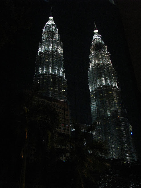 Petronas Twin Towers do 2004 najwyzszy budynek swiata