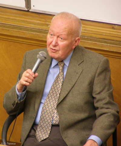[PB130976.JPG]