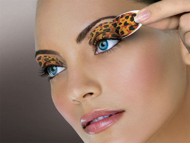 [leopard-lounge2.jpg]