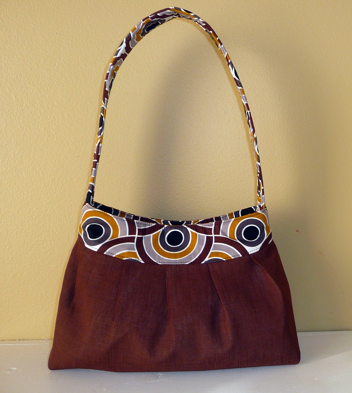 Blue Susan makes Lucy Pleated Bag Tutorial