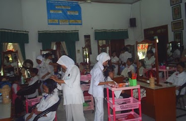 UJI KOMPETENSI TATA KECANTIKAN RAMBUT 2010