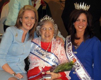 Mrs. Oregon Int'l 08 Debra Gilmour, Springfield Marquis Queen Illabelle Oden, Mrs. Oregon Int'l 09