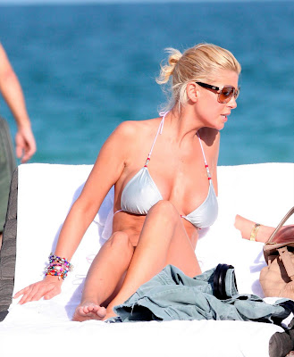 Tara Reid big tits at the Beach in Grey Bikini