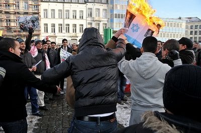 [BrusselsProHmasRally13.jpg]