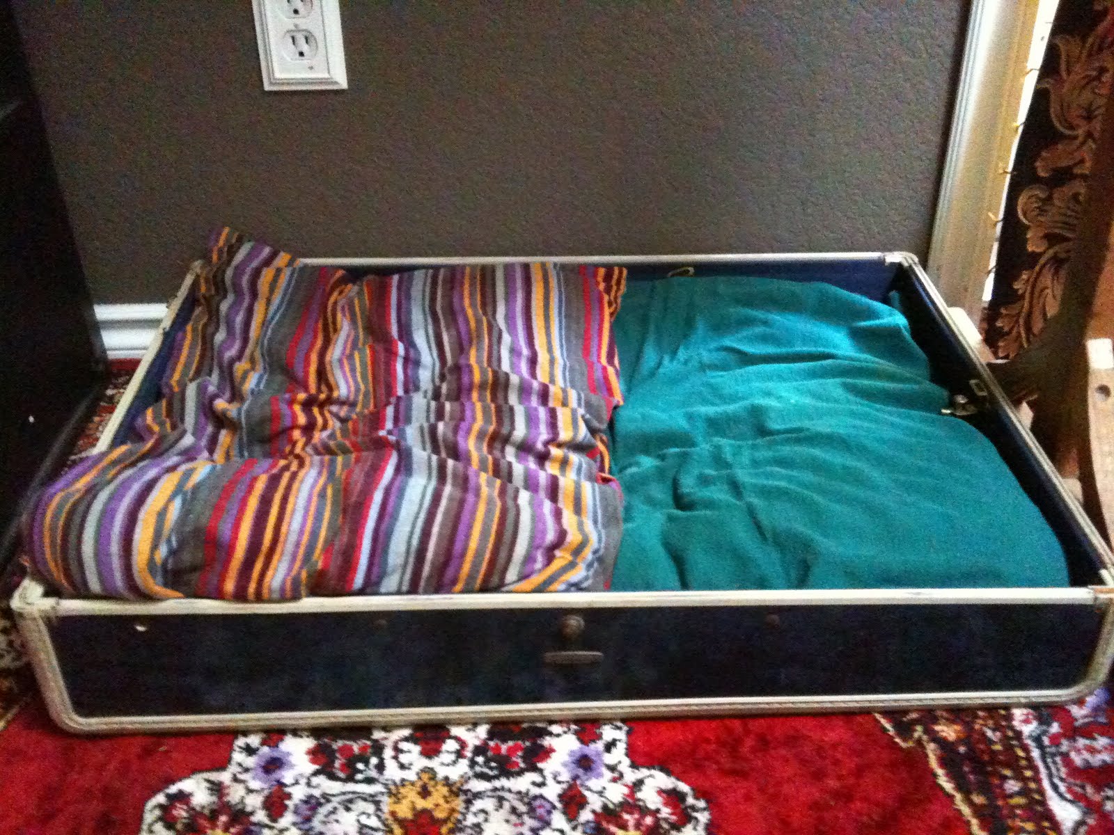 Smashing Rubbish Vintage Suitcase Dog Bed