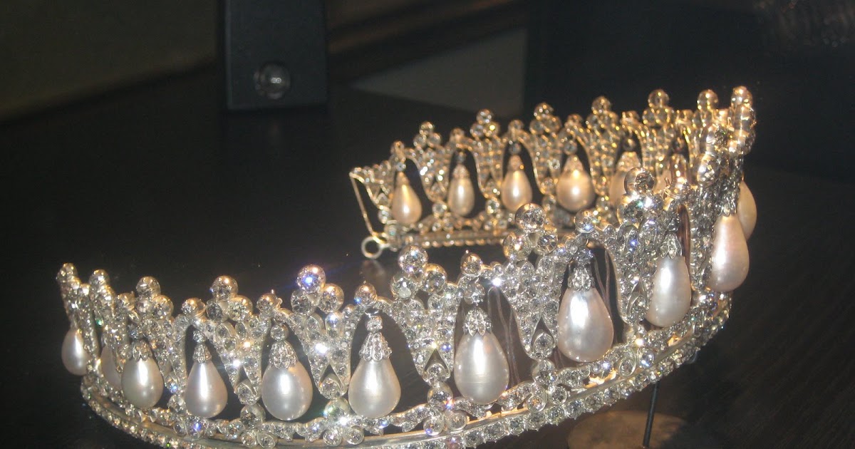 Trond Norén Isaksen Royal jewels Danish poiré pearl tiara