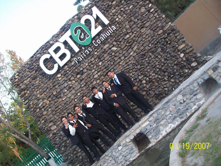 Algunos integrantes de la rondalla del CBTa 1