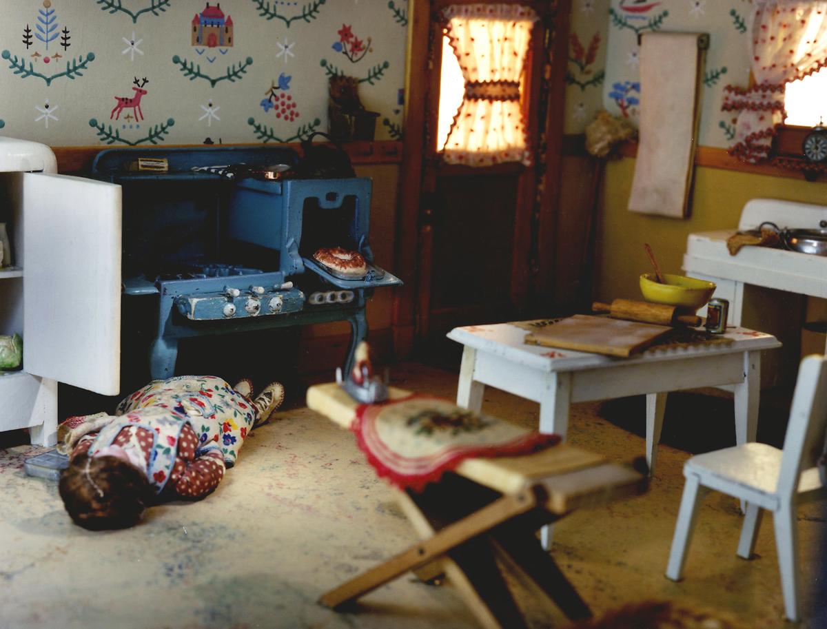 GALLERY O THE NUTSHELL STUDIES DEATH IN THE DOLL HOUSE