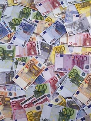 [euro-money-euro0pile.jpg]