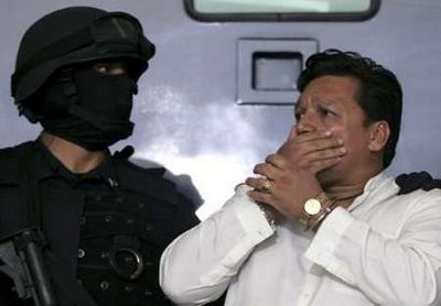 [hijacker+Preacher+Jose+Mar+Flores+Pereira+of+Boliva+9-9-09+seized+plane+in+Mexico+with+Med+Fed+police+Reuters+Jorge+Dan+Lopez.jpg]
