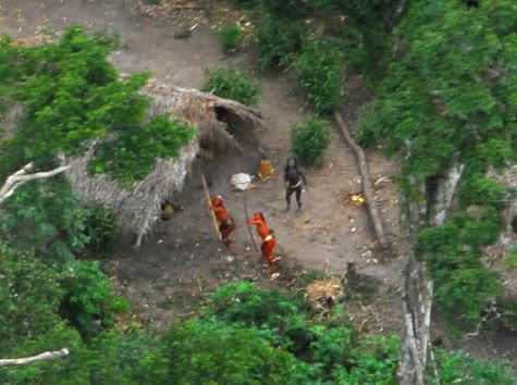 [Brazilian+uncontacted+tribe+firing+on+plane.bmp]
