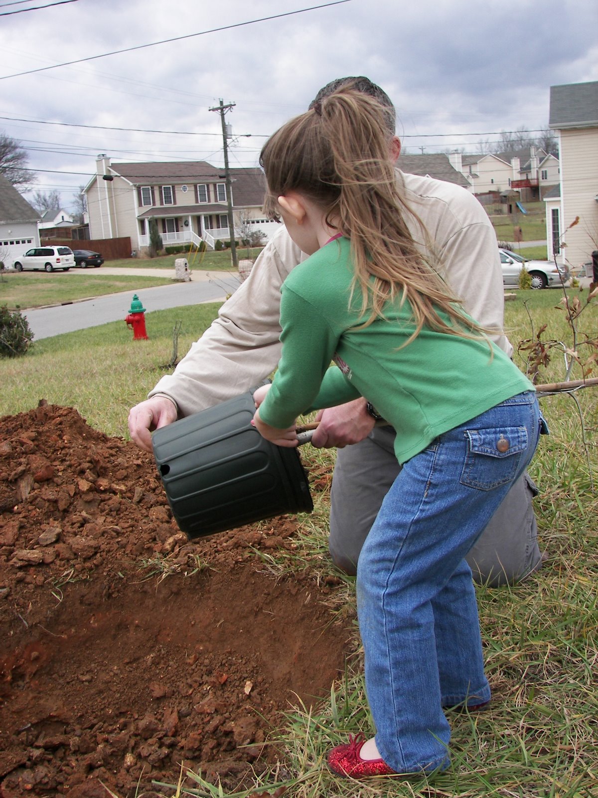 [Planting+a+tree+107.JPG]